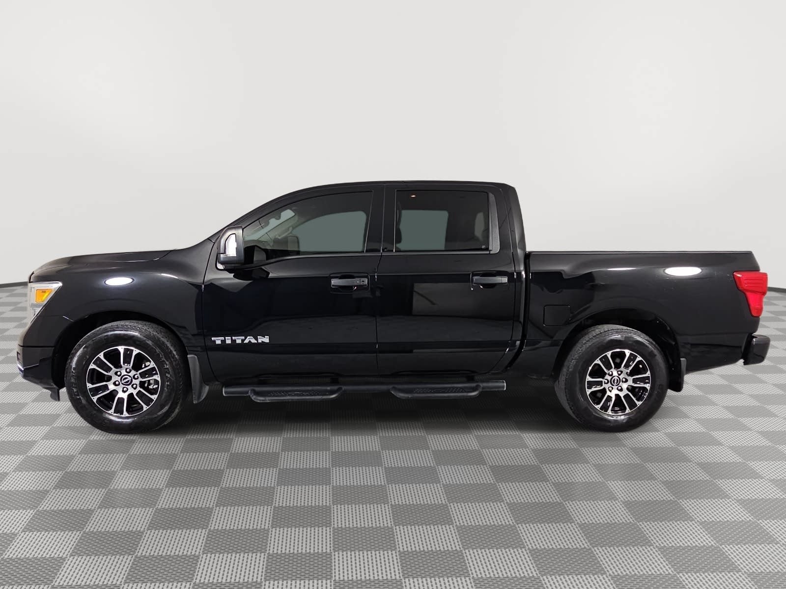 2023 Nissan Titan SV