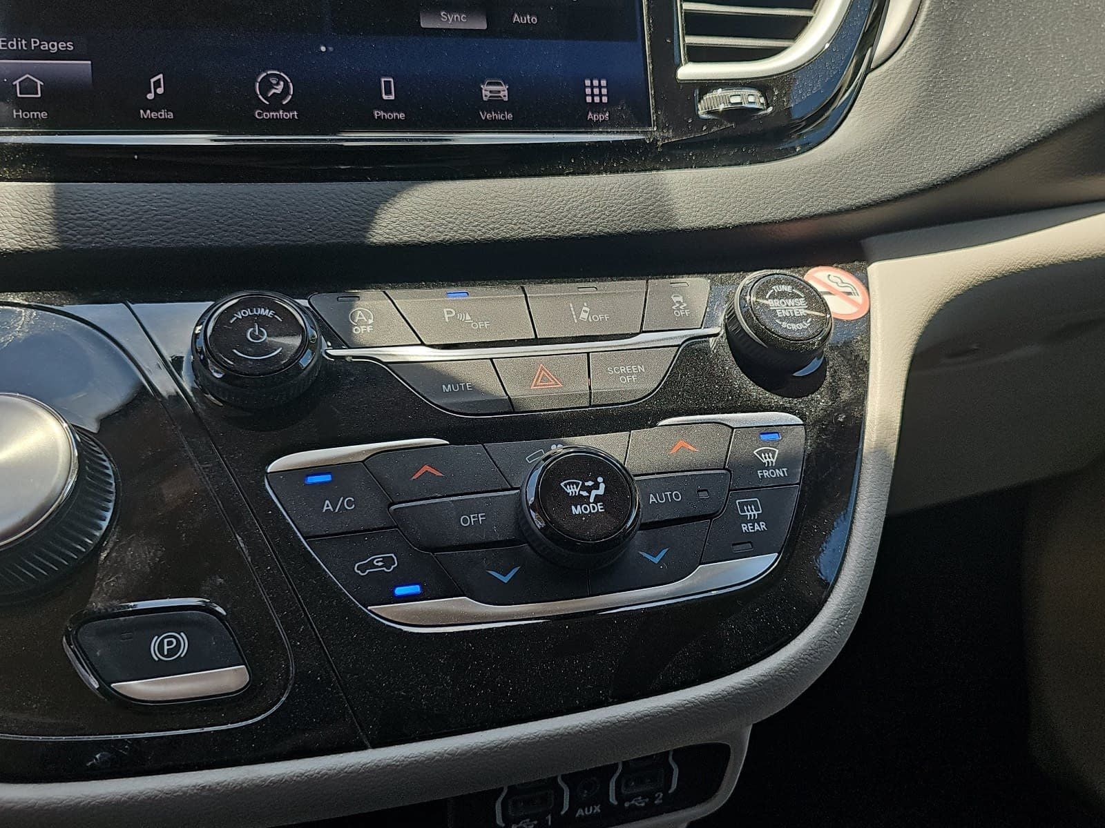 2024 Chrysler Pacifica Touring L