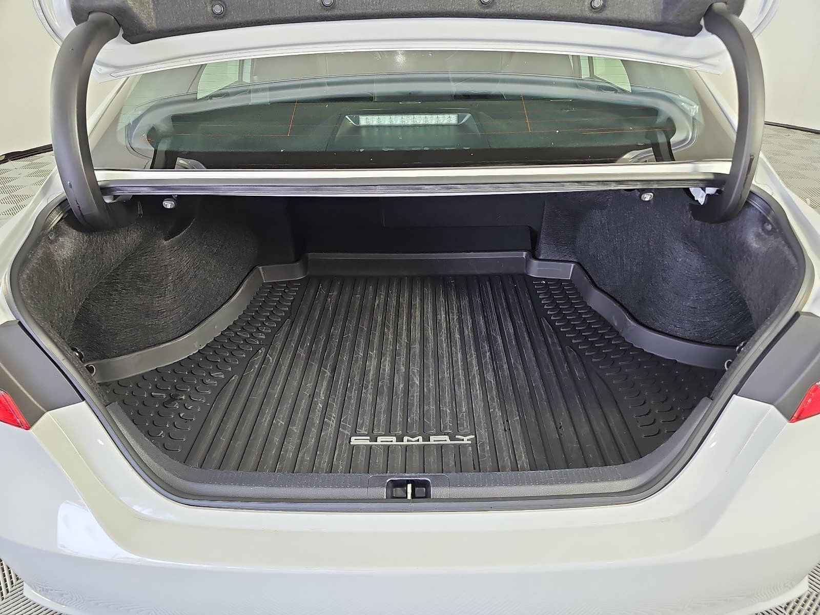 2023 Toyota Camry Hybrid SE