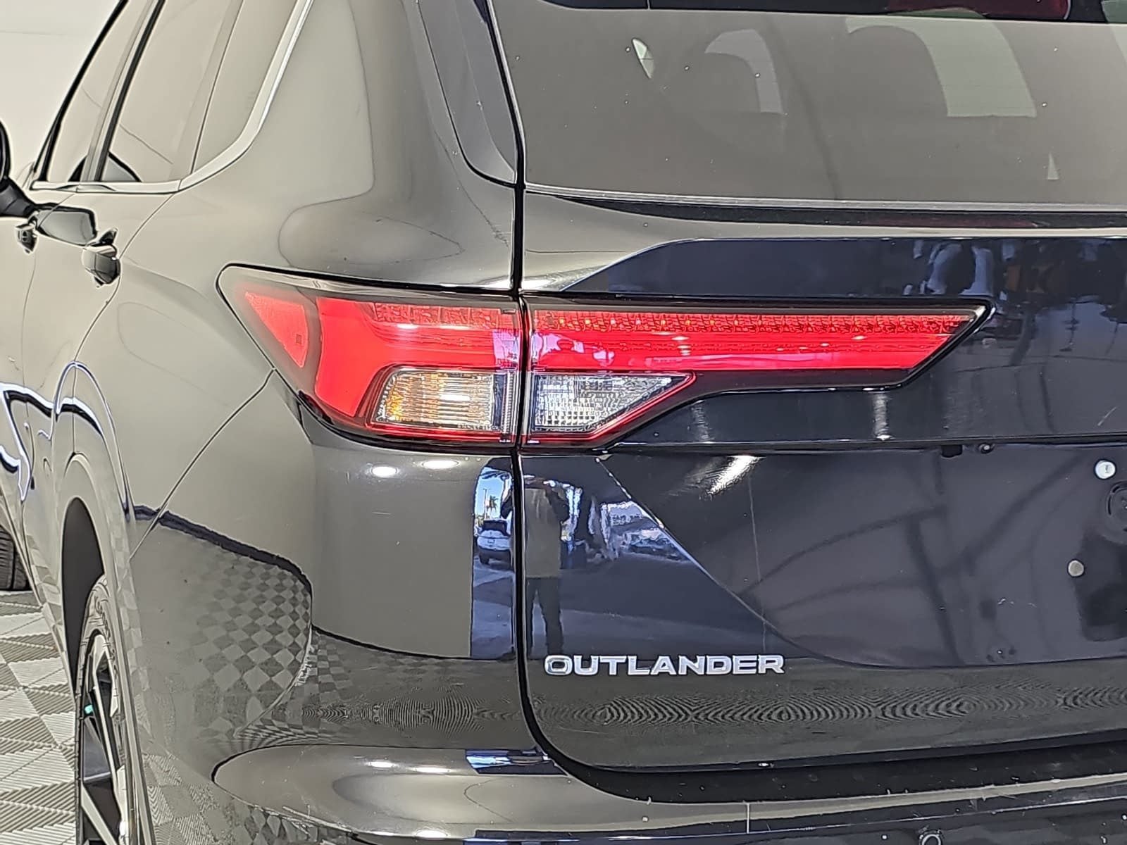 2024 Mitsubishi Outlander SE