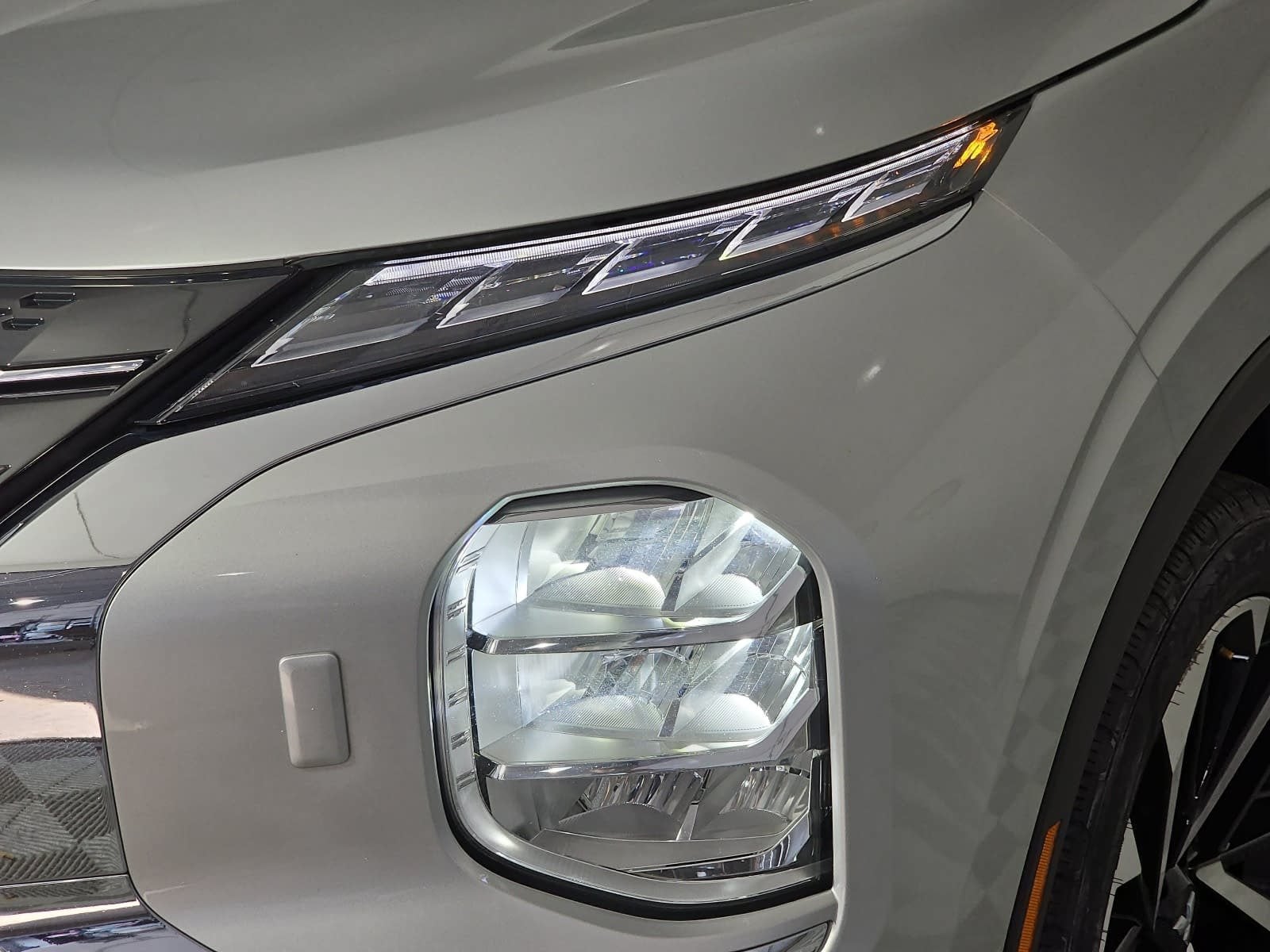 2023 Mitsubishi Outlander SE
