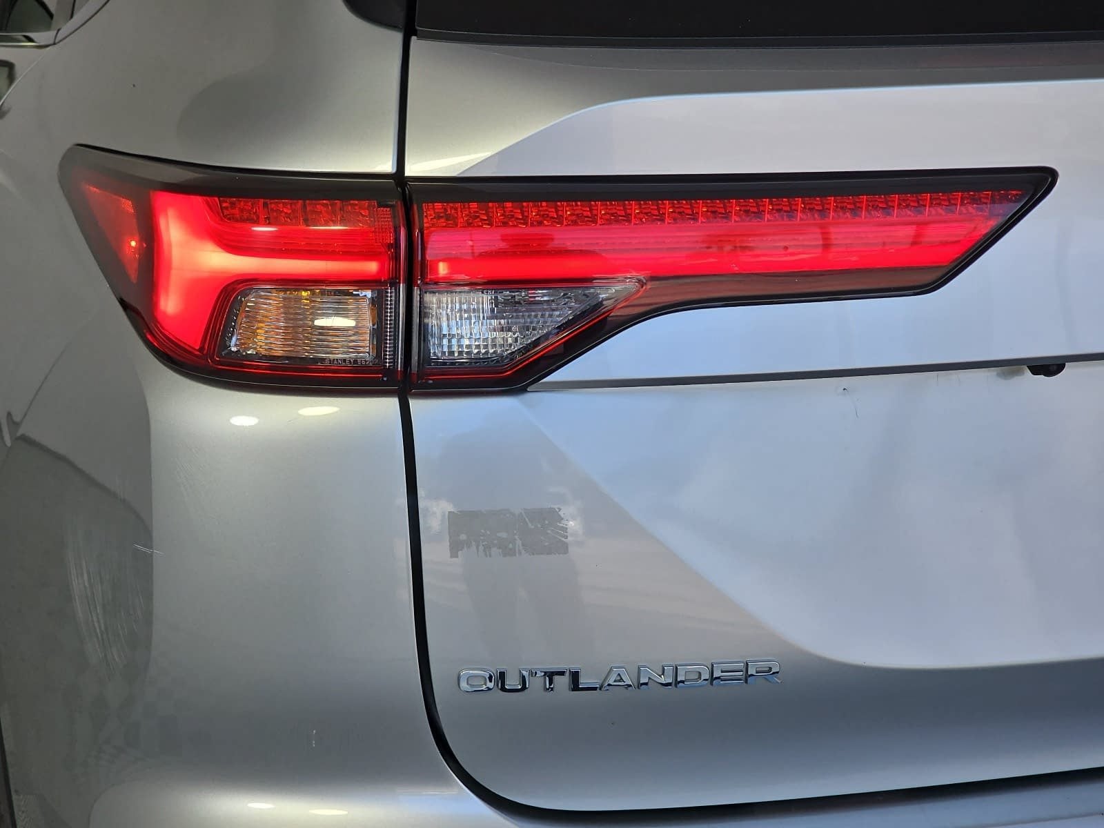 2023 Mitsubishi Outlander SE