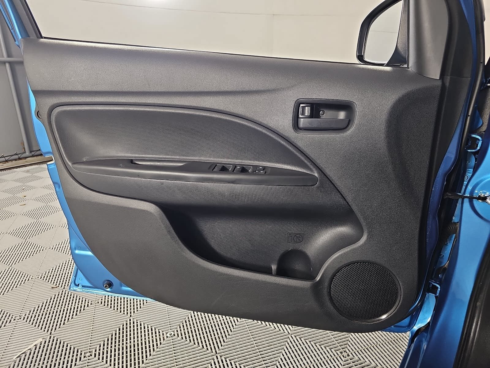 2023 Mitsubishi Mirage ES