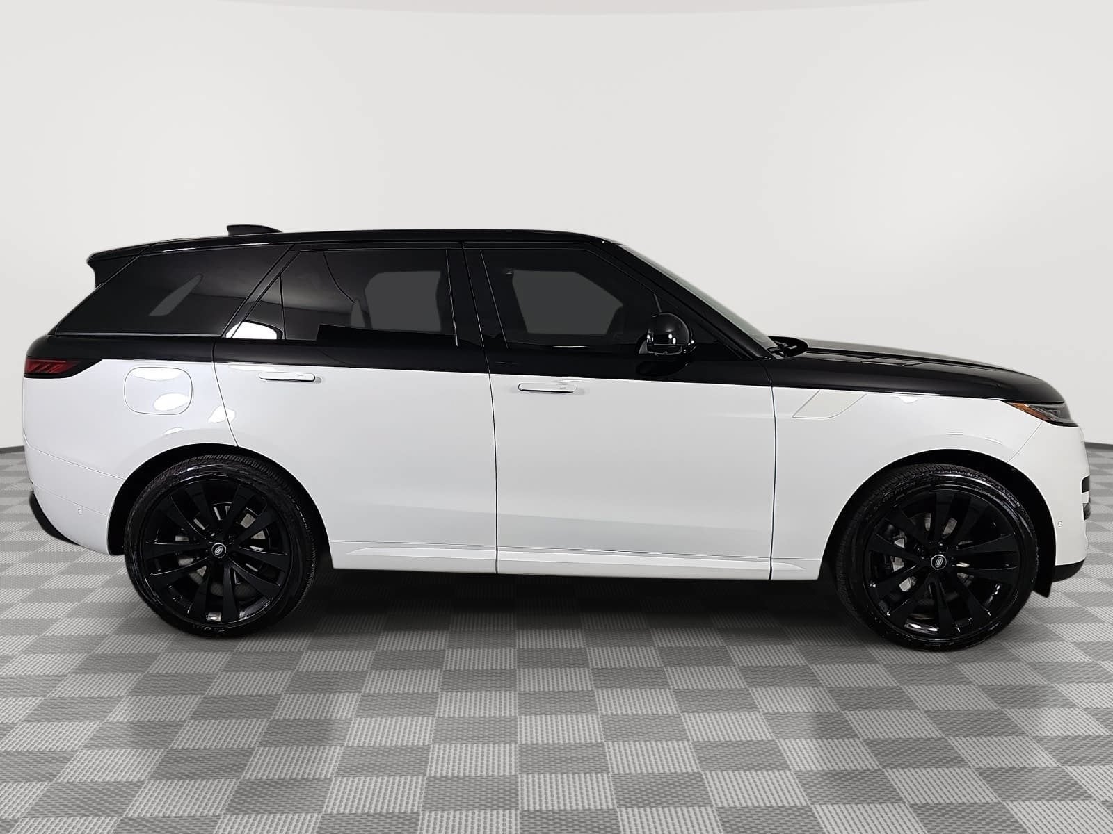 2024 Land Rover Range Rover Sport SE