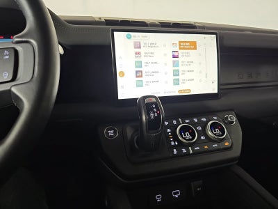 2023 Land Rover Defender 130 X-Dynamic SE