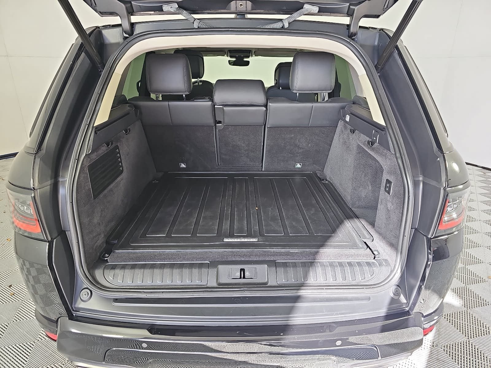2022 Land Rover Range Rover Sport HSE Silver Edition