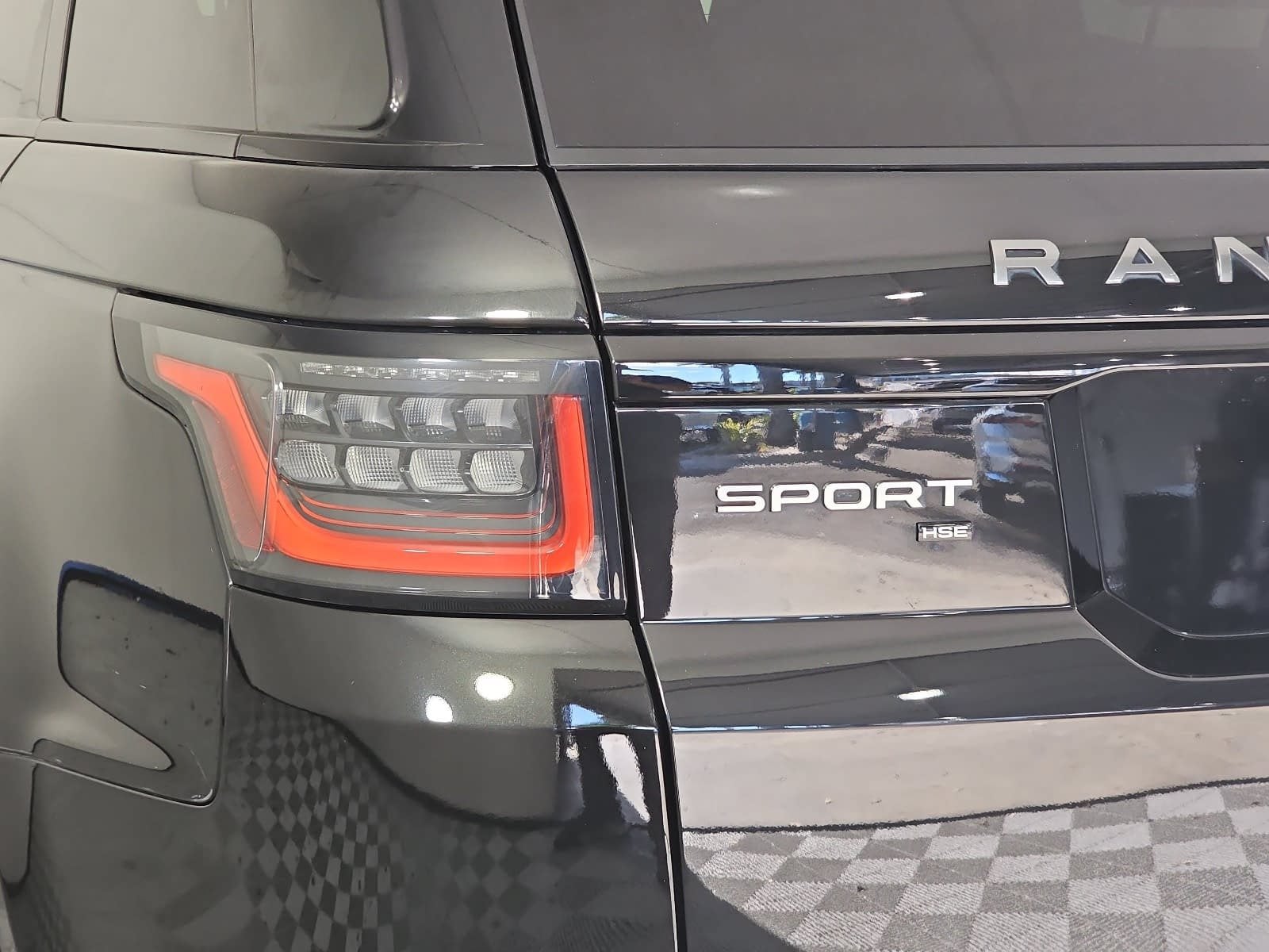 2022 Land Rover Range Rover Sport HSE Silver Edition