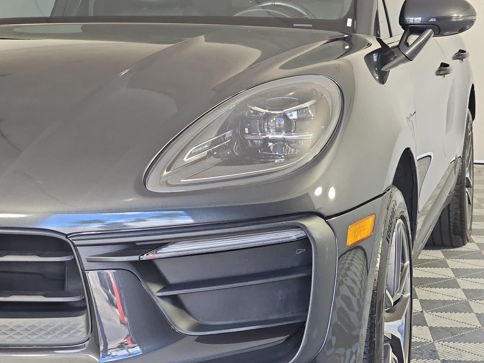2025 Porsche Macan Base