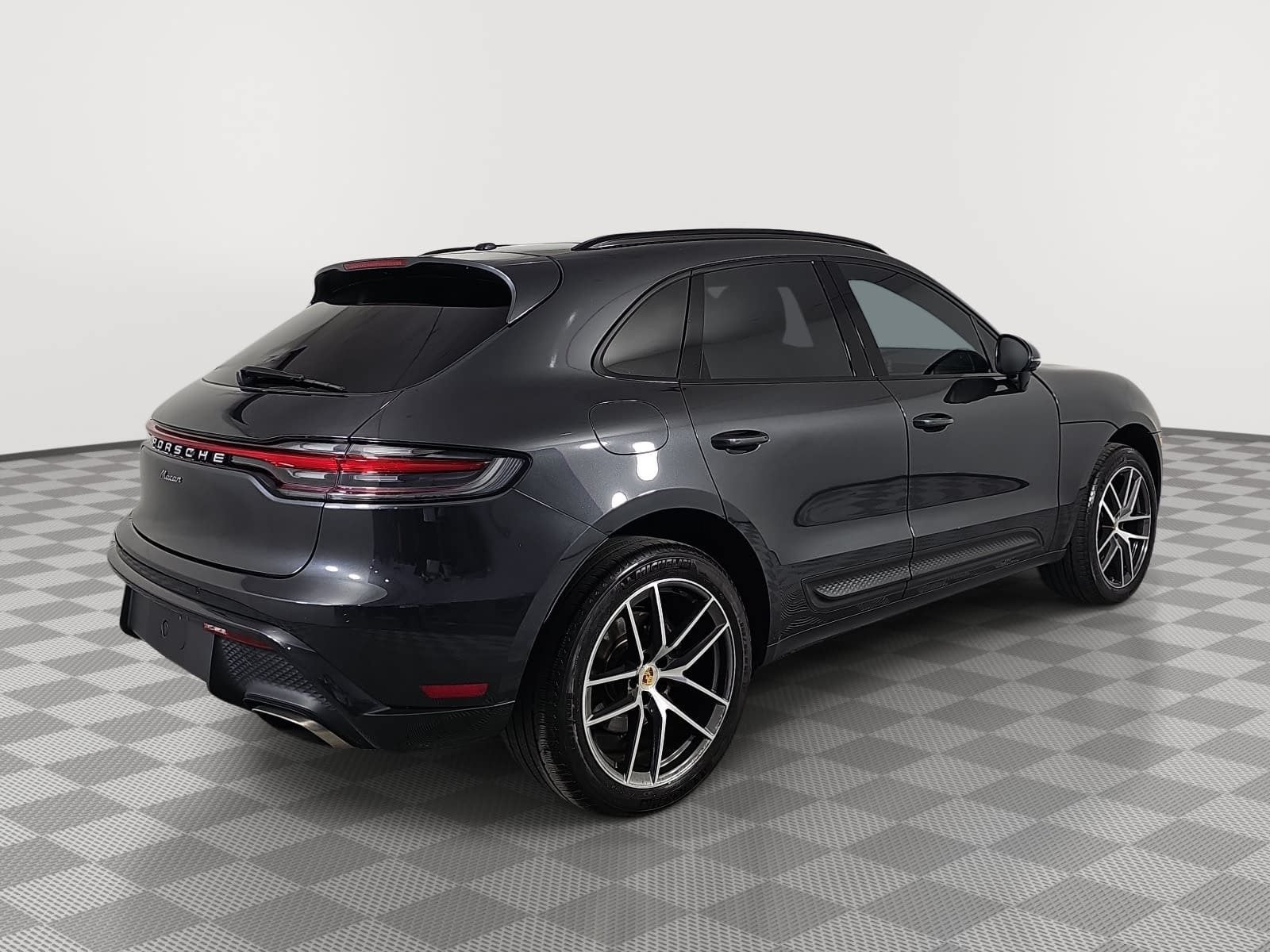 2025 Porsche Macan Base