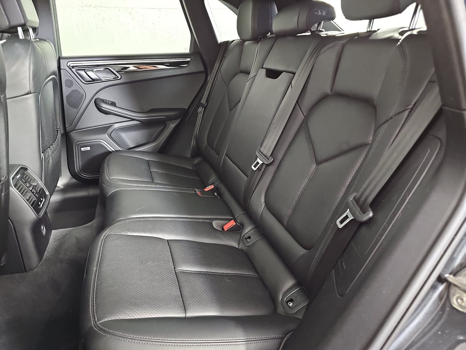 2020 Porsche Macan Base