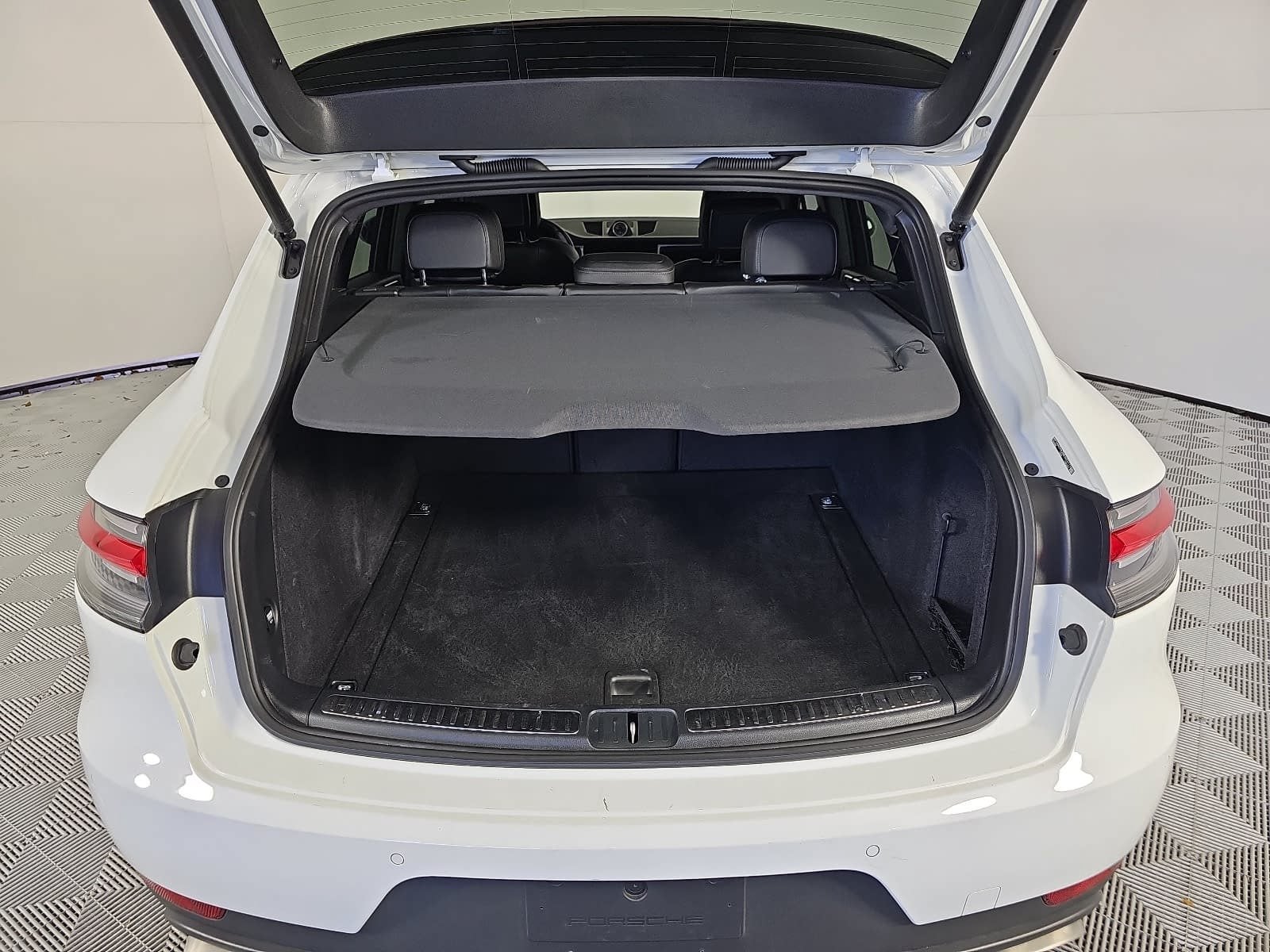 2021 Porsche Macan Base