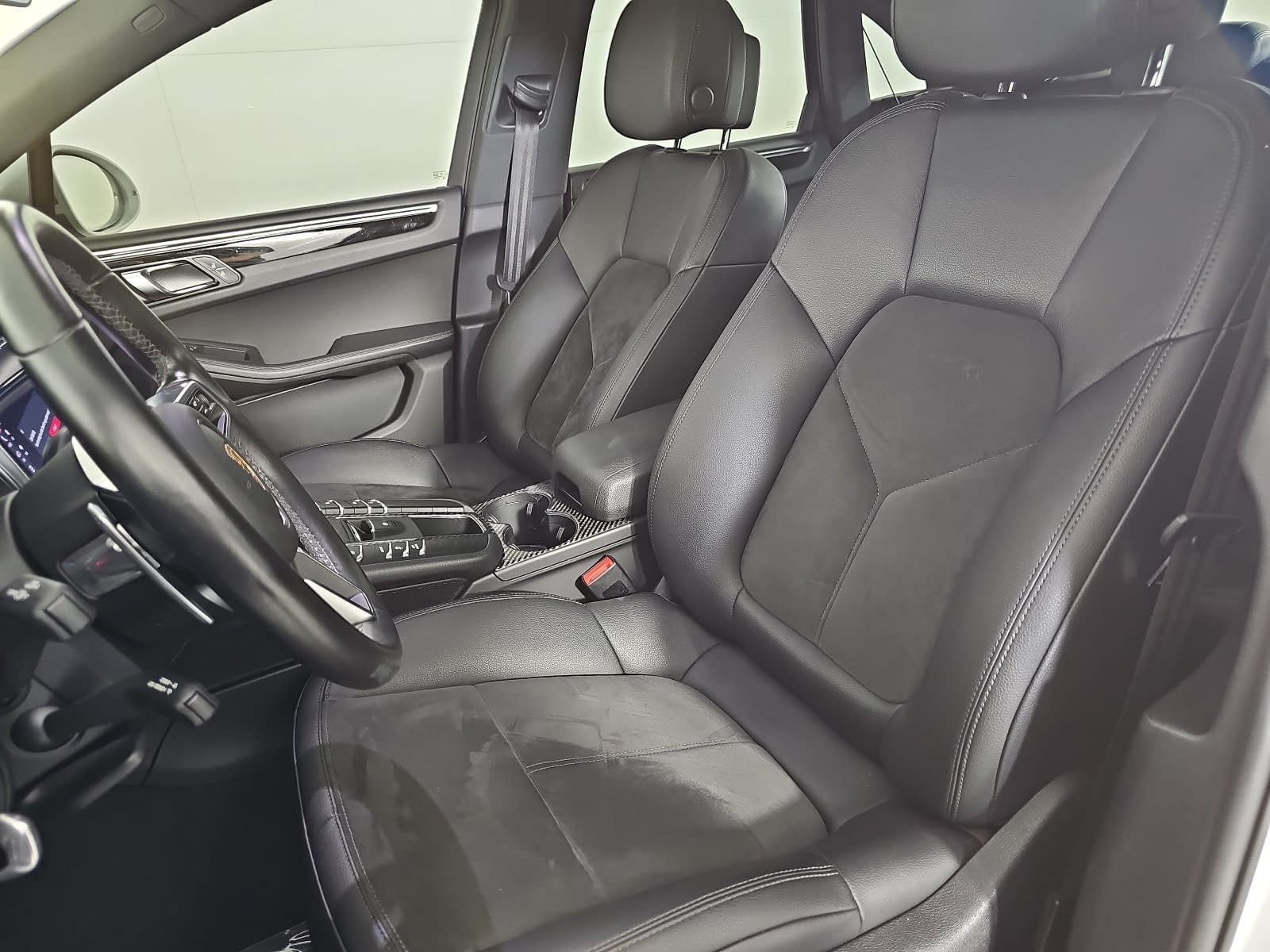 2021 Porsche Macan Base