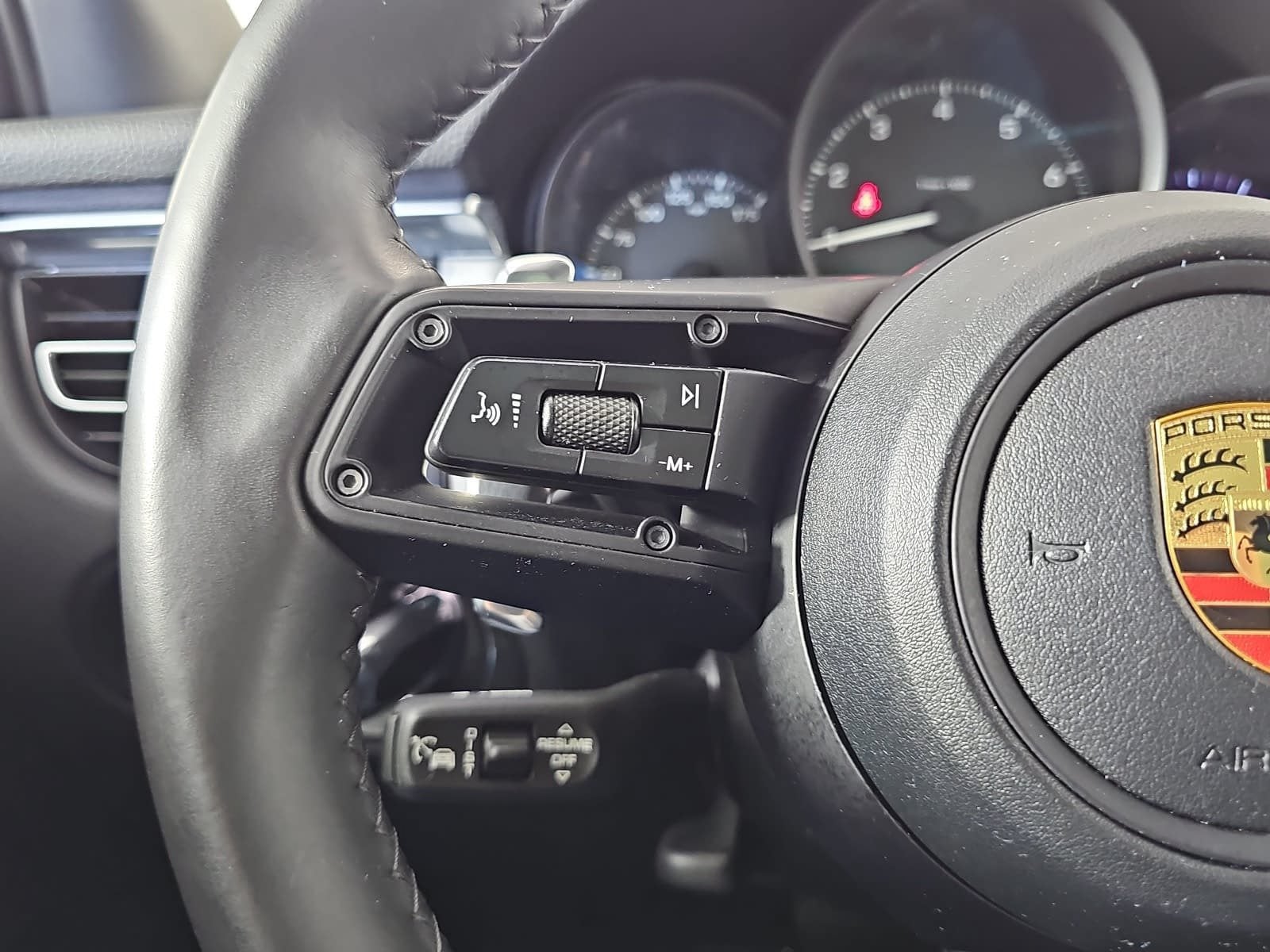 2023 Porsche Macan Base