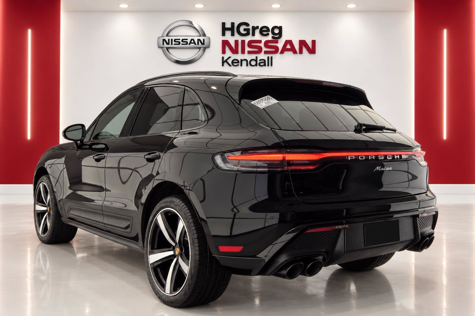 2023 Porsche Macan Base