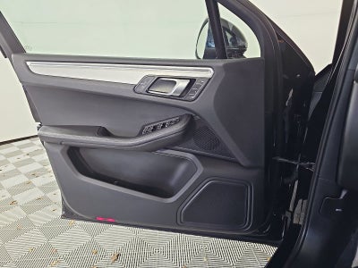 2023 Porsche Macan Base