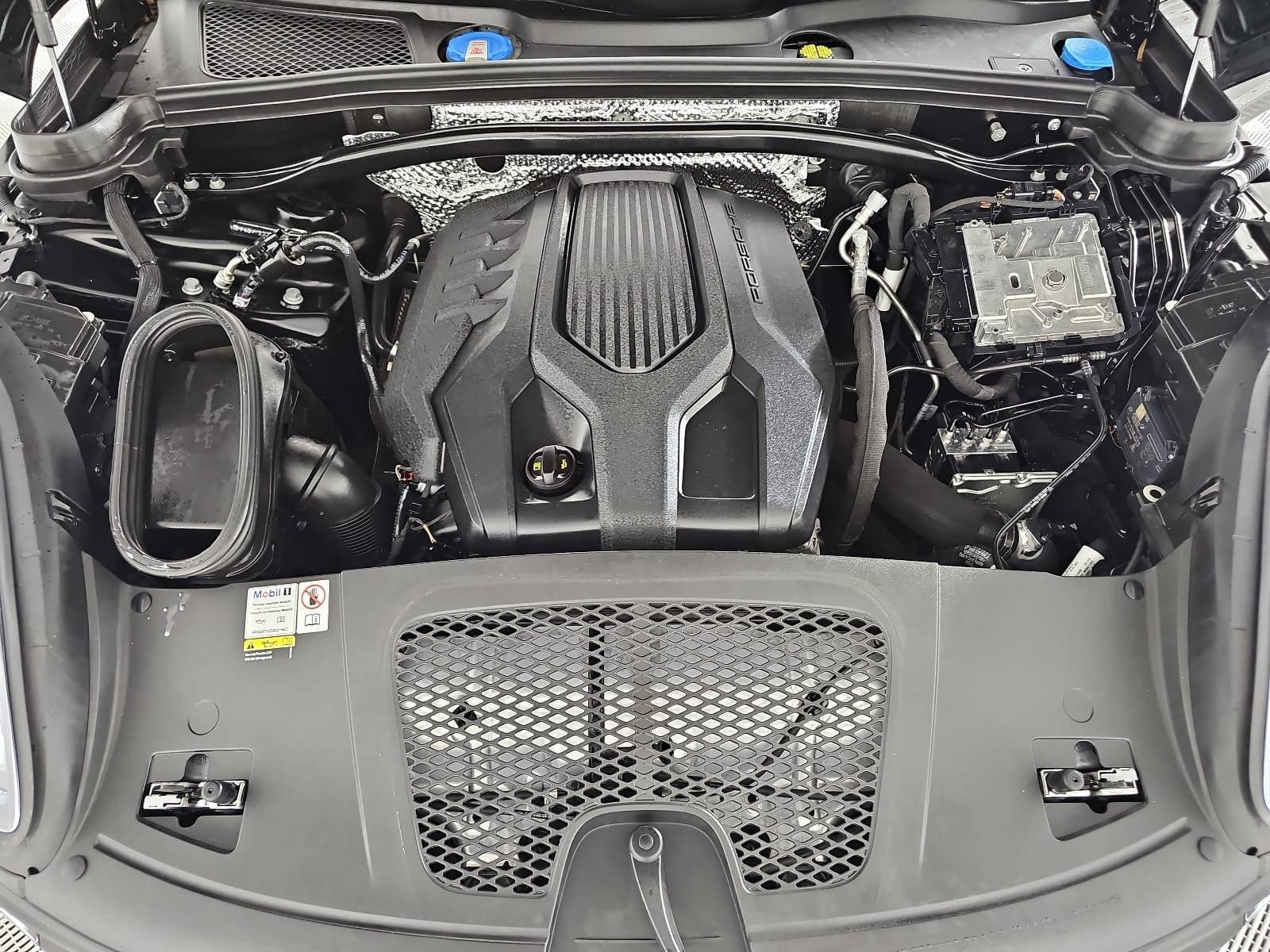 2023 Porsche Macan Base