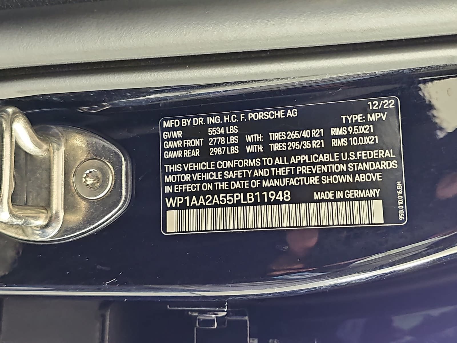 2023 Porsche Macan Base