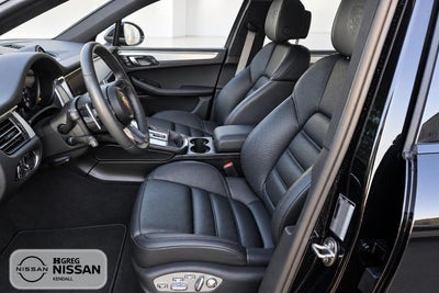 2023 Porsche Macan Base
