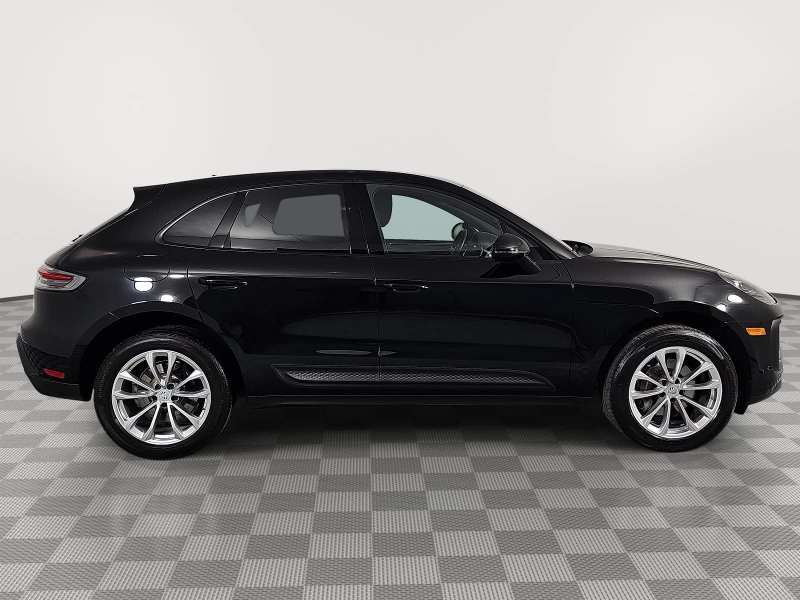 2023 Porsche Macan AWD