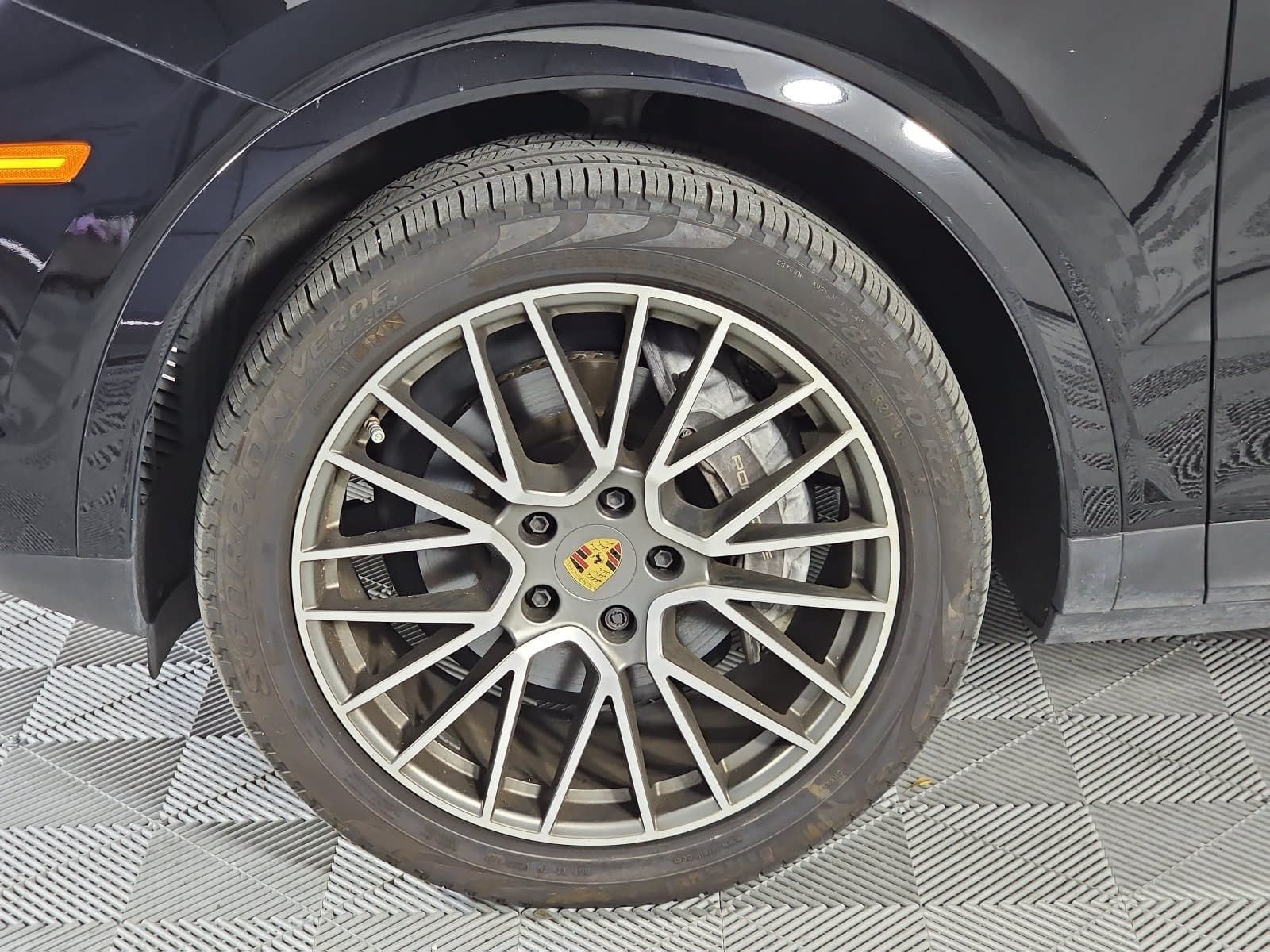 2023 Porsche Cayenne Platinum Edition