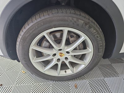 2023 Porsche Cayenne Base