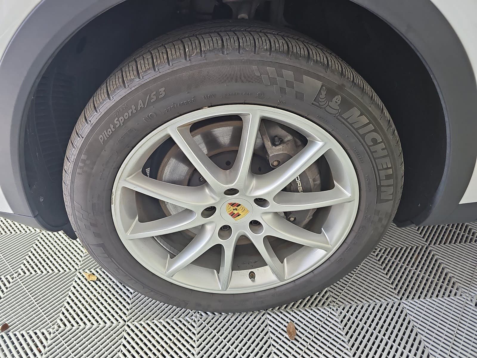 2023 Porsche Cayenne Base