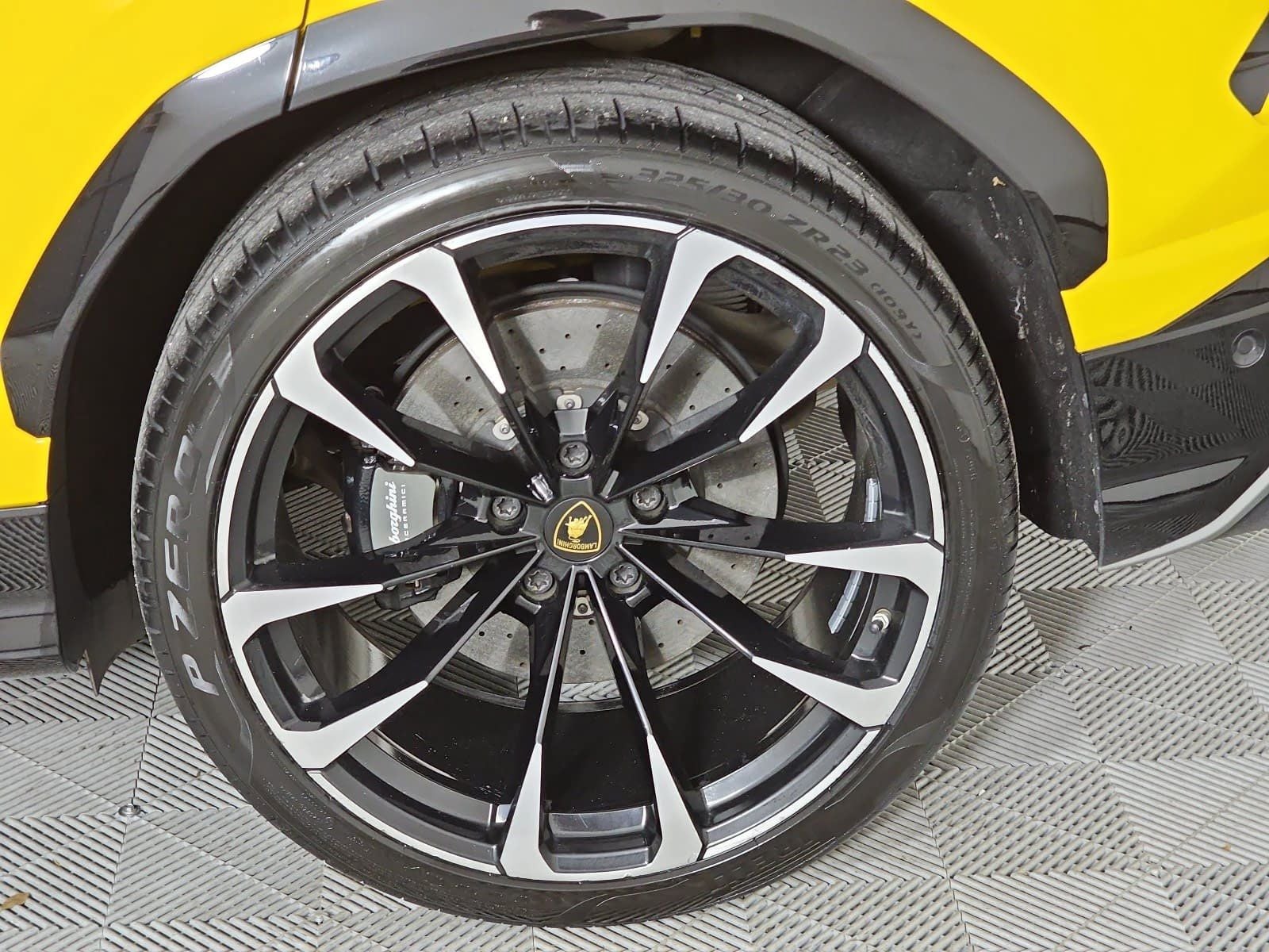2020 Lamborghini Urus Base