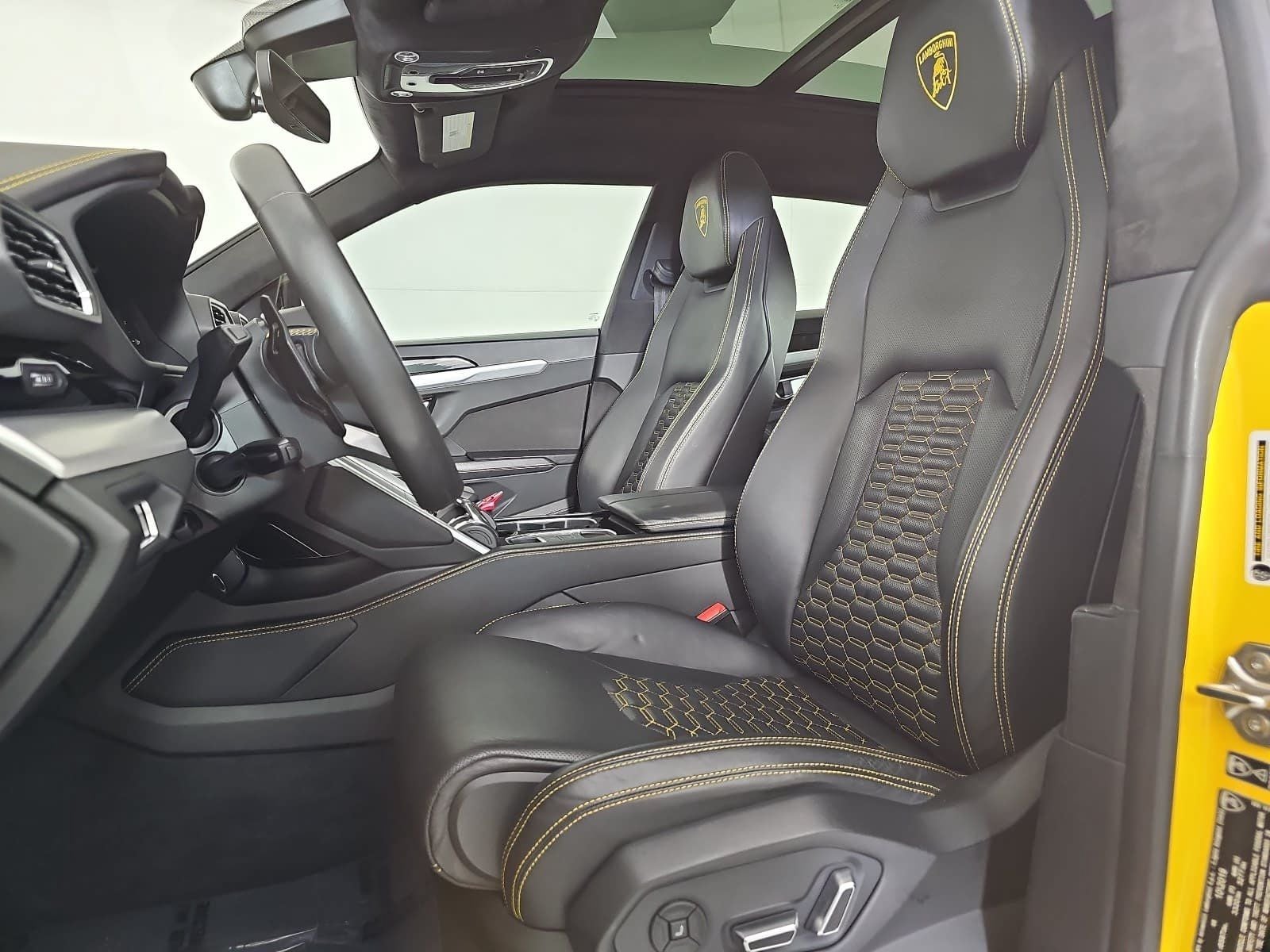 2020 Lamborghini Urus Base