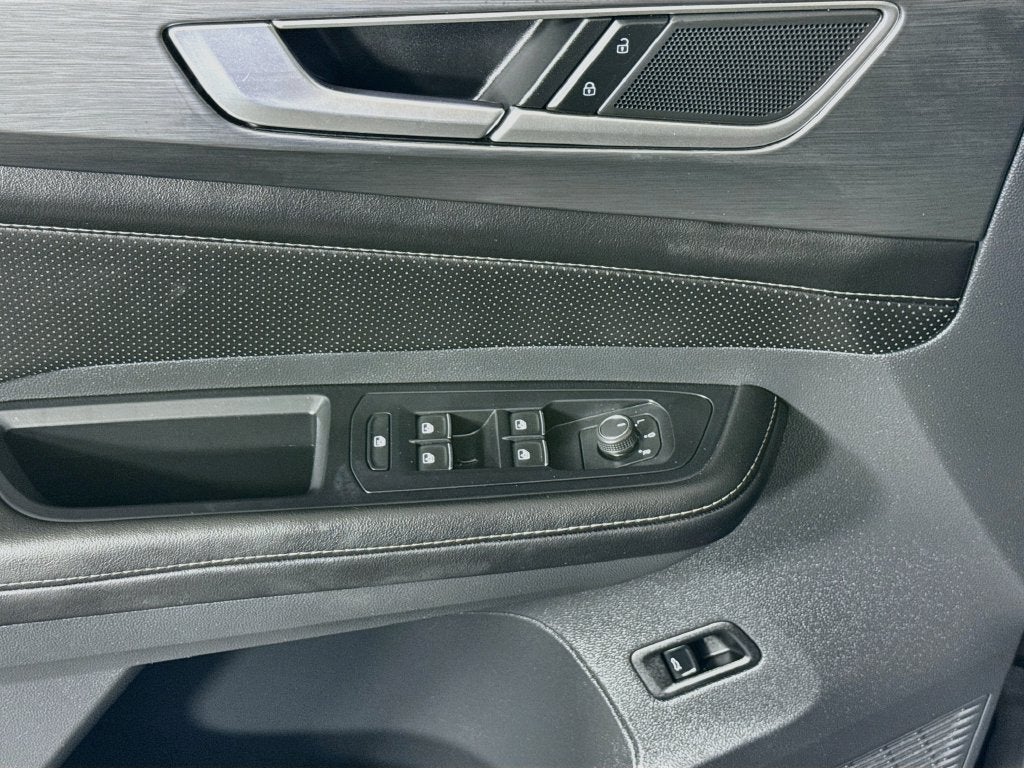 2026 Volkswagen Atlas Cross Sport SE w/Technology