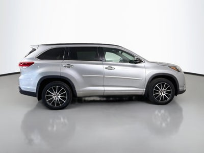 2017 Toyota Highlander SE