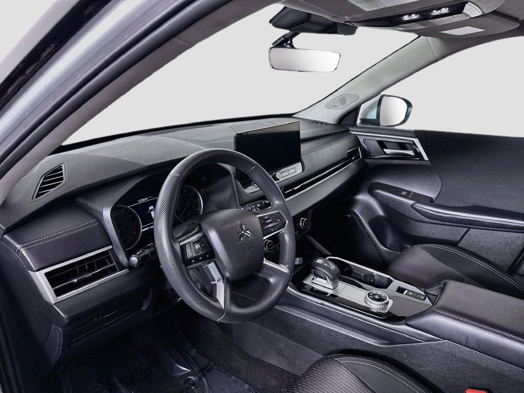 2025 Mitsubishi Outlander ES