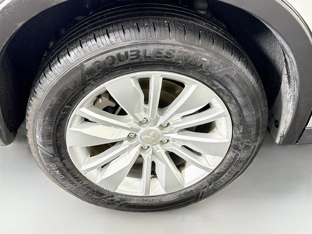 2025 Mitsubishi Outlander ES