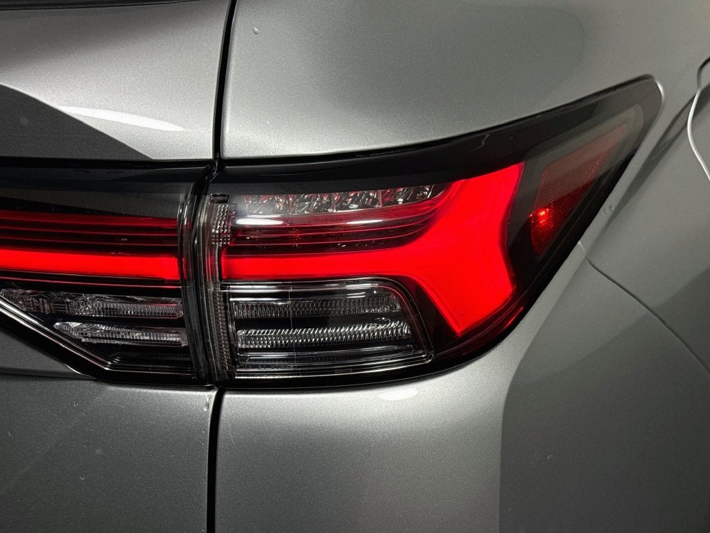 2025 Mitsubishi Outlander ES