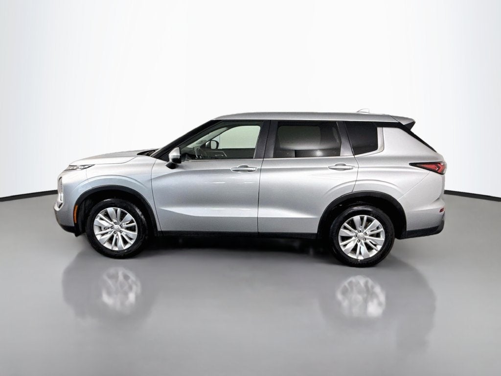 2025 Mitsubishi Outlander ES