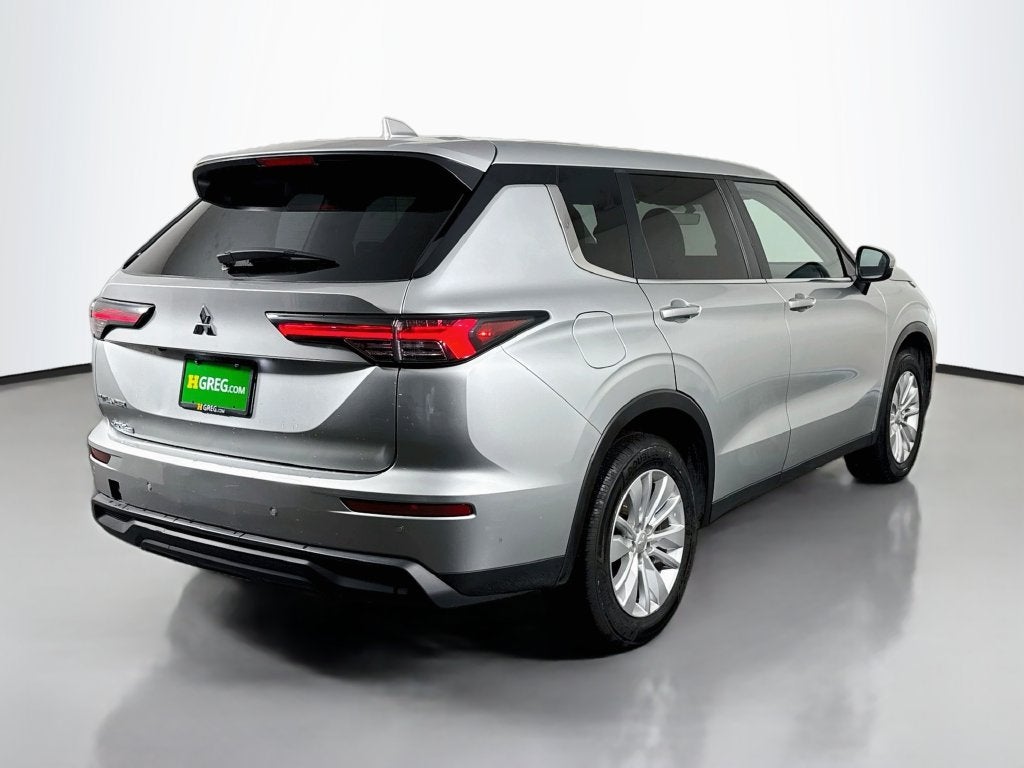 2025 Mitsubishi Outlander ES