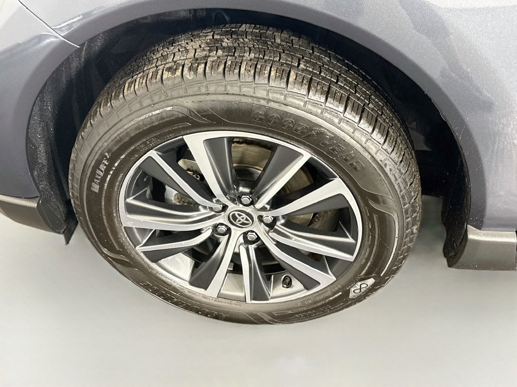 2024 Toyota Venza LE