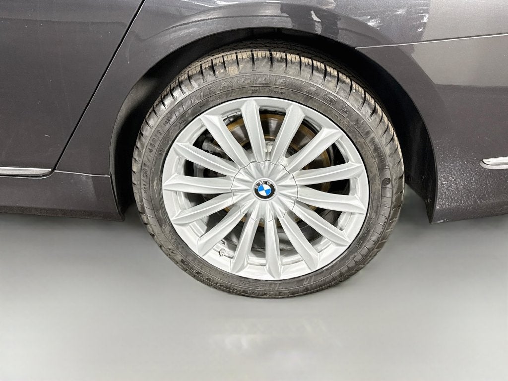 2022 BMW 7 Series 740i