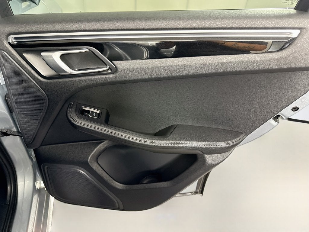 2023 Porsche Macan Base