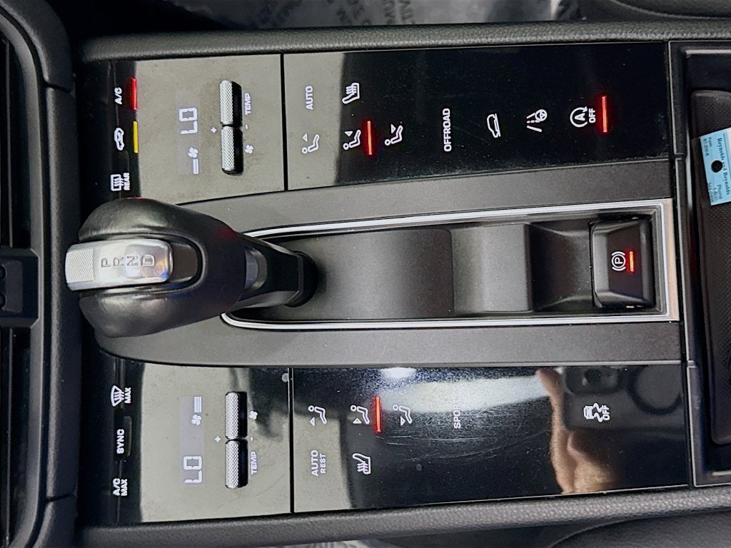 2023 Porsche Macan Base