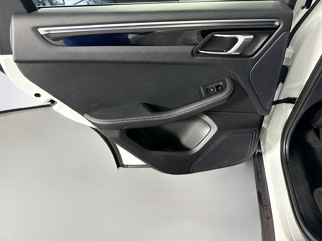 2023 Porsche Macan Base
