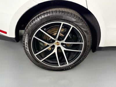 2023 Porsche Macan Base