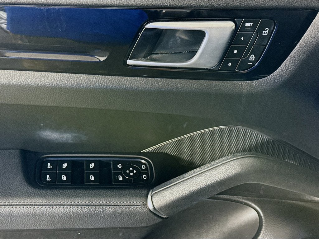 2023 Porsche Cayenne Base