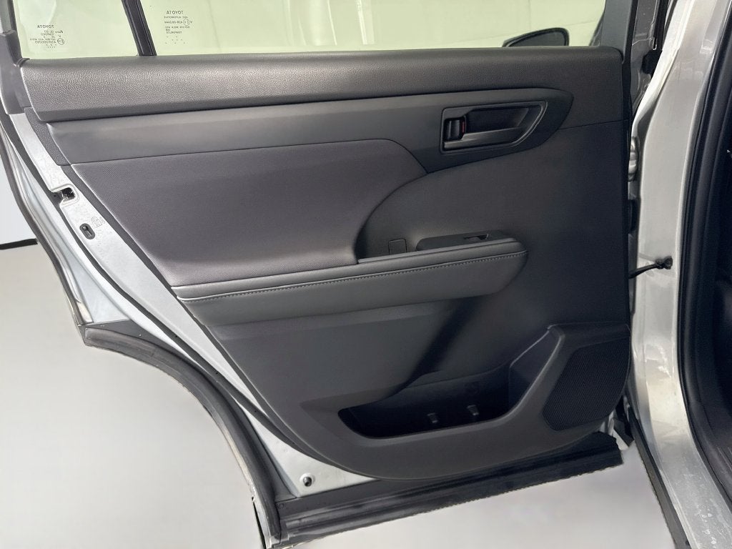 2020 Toyota Highlander LE