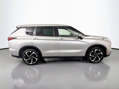 2023 Mitsubishi Outlander SE