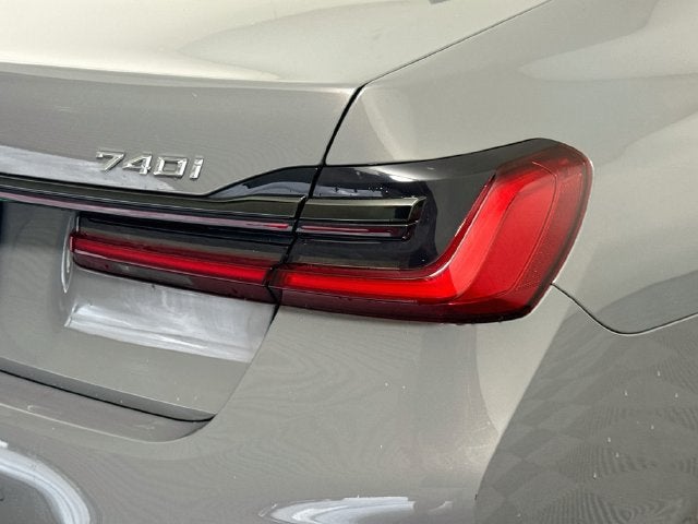2022 BMW 7 Series 740i