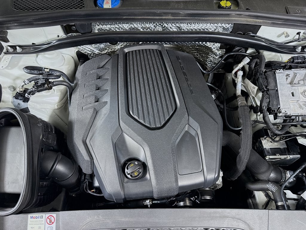 2023 Porsche Macan Base