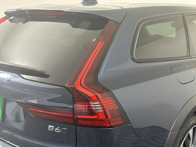 2025 Volvo V90 Cross Country B6
