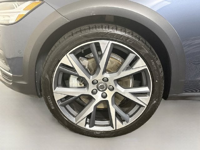 2025 Volvo V90 Cross Country B6