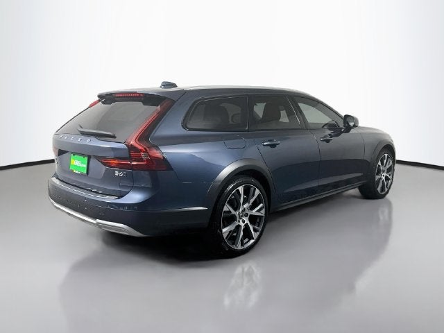 2025 Volvo V90 Cross Country B6