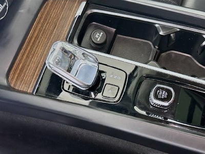 2023 Volvo XC60 B5 Ultimate Bright Theme